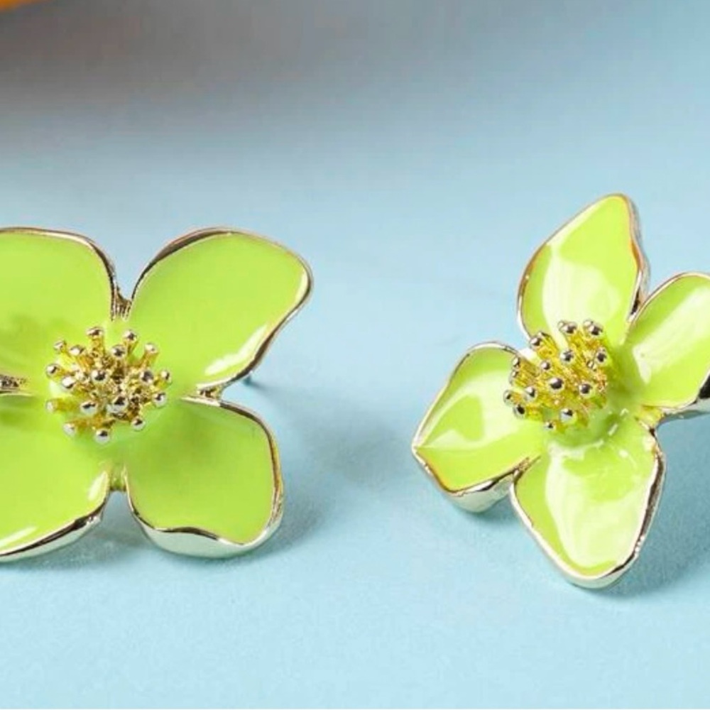 New green Petal Flower Earrings - Picture 2 of 2